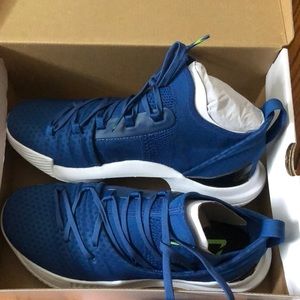 UA curry 5’s mens size 7.5